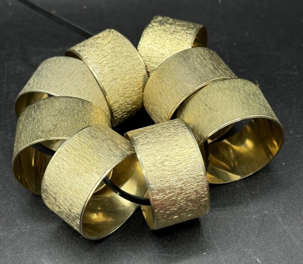 Dillards Aukey Gold Toned Napkin Rings Shiny Set of 8 -A97